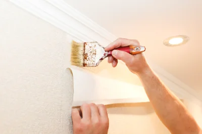 Pose de papier peint au Grand-Madieu — revêtements muraux et toiles de verre